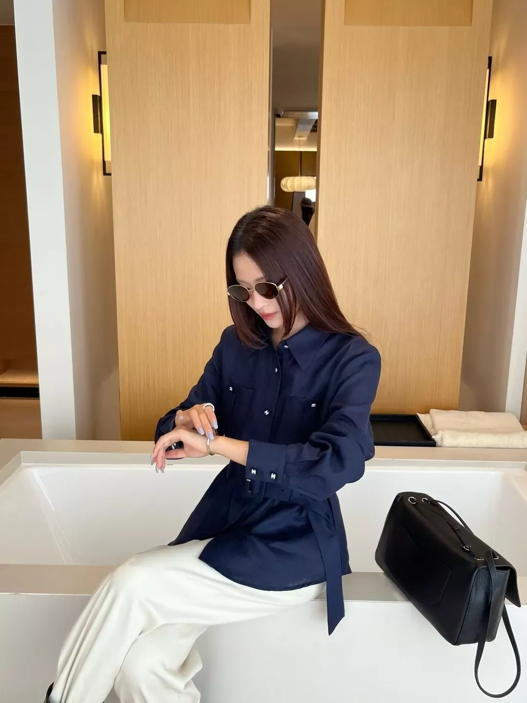 샤넬 벨트 포인트 코튼 린넨 여성용 긴소매 셔츠 상세 이미지 35