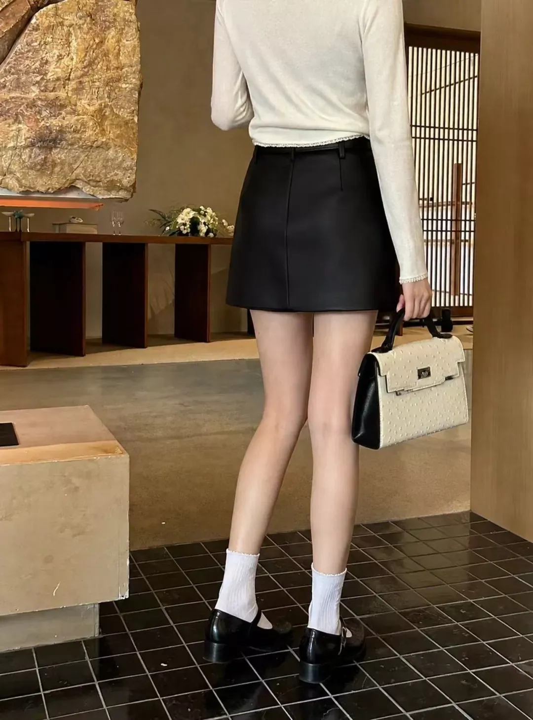 입생로랑 벨트 포인트 스커트 팬츠 여성용 가죽 팬츠 상세 이미지 29