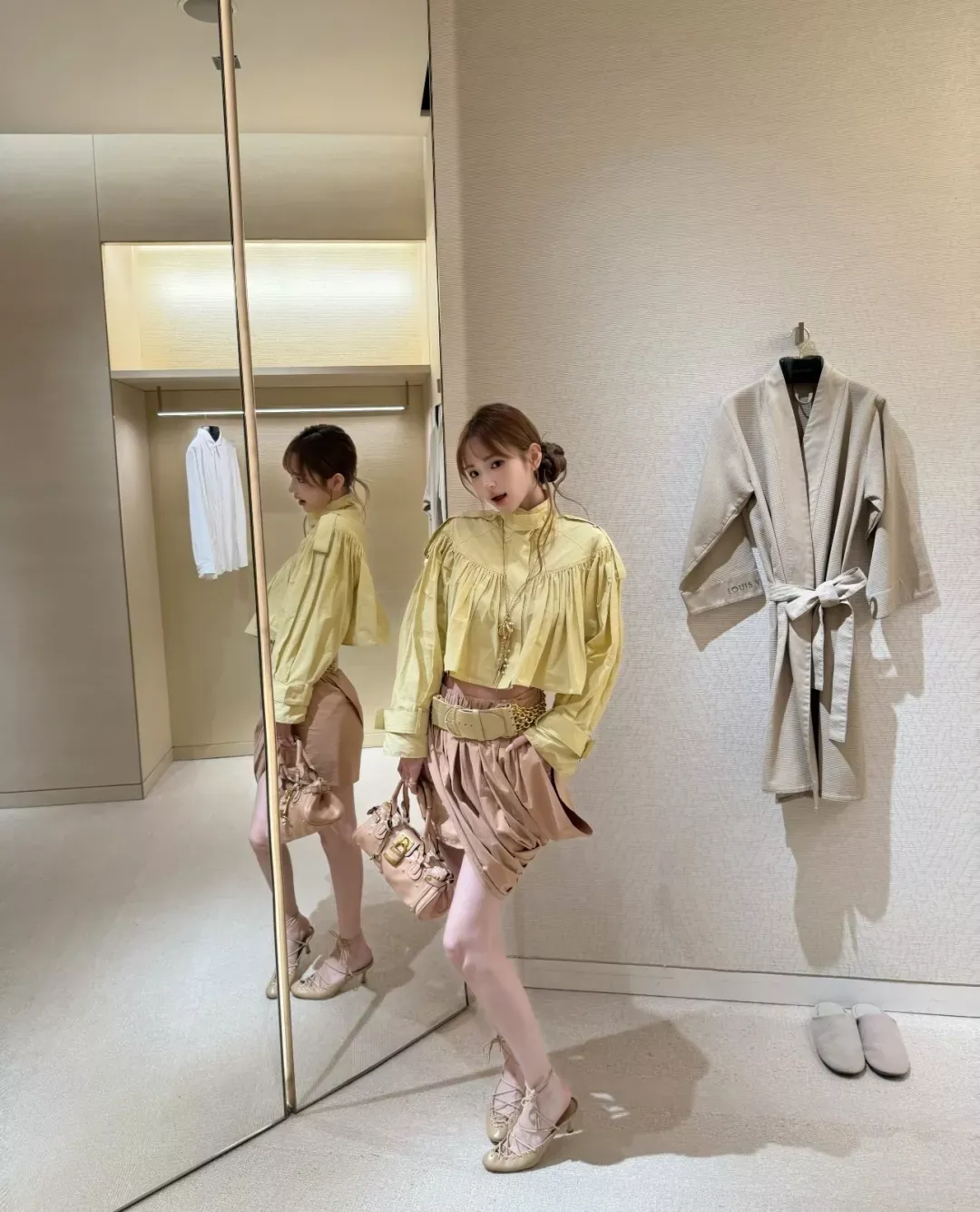 끌로에 셔링 볼륨 소매 여성용 쇼트 코트 상세 이미지 18