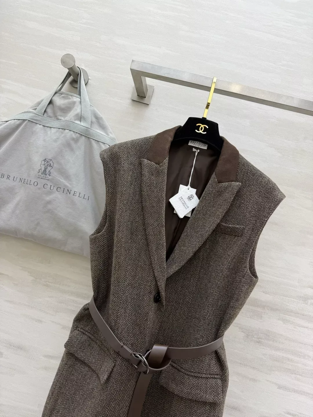 브루넬로쿠치넬리 헤링본 울 벨티드 여성용 버튼 조끼 상세 이미지 3