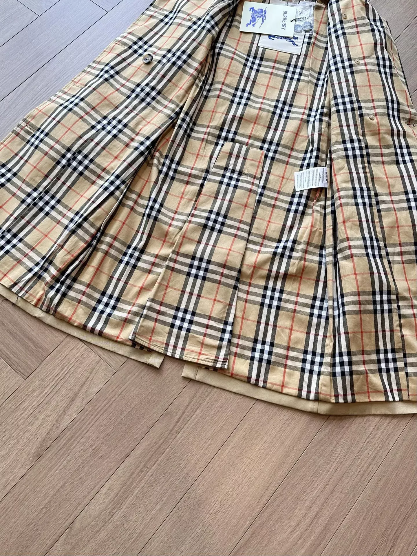 버버리 개버딘 더블브레스트 여성용 롱 코트 상세 이미지 89
