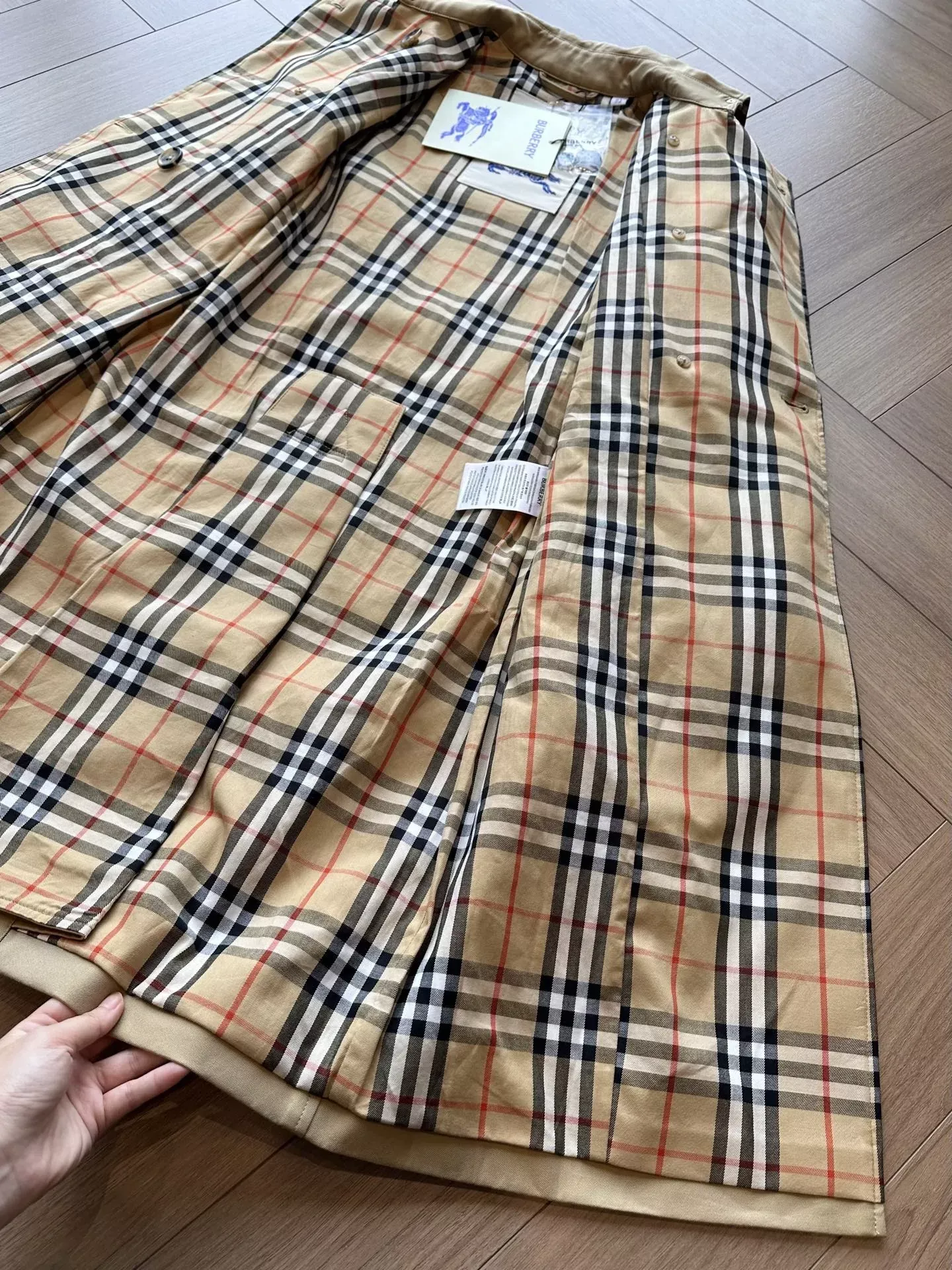 버버리 개버딘 더블브레스트 여성용 롱 코트 상세 이미지 91
