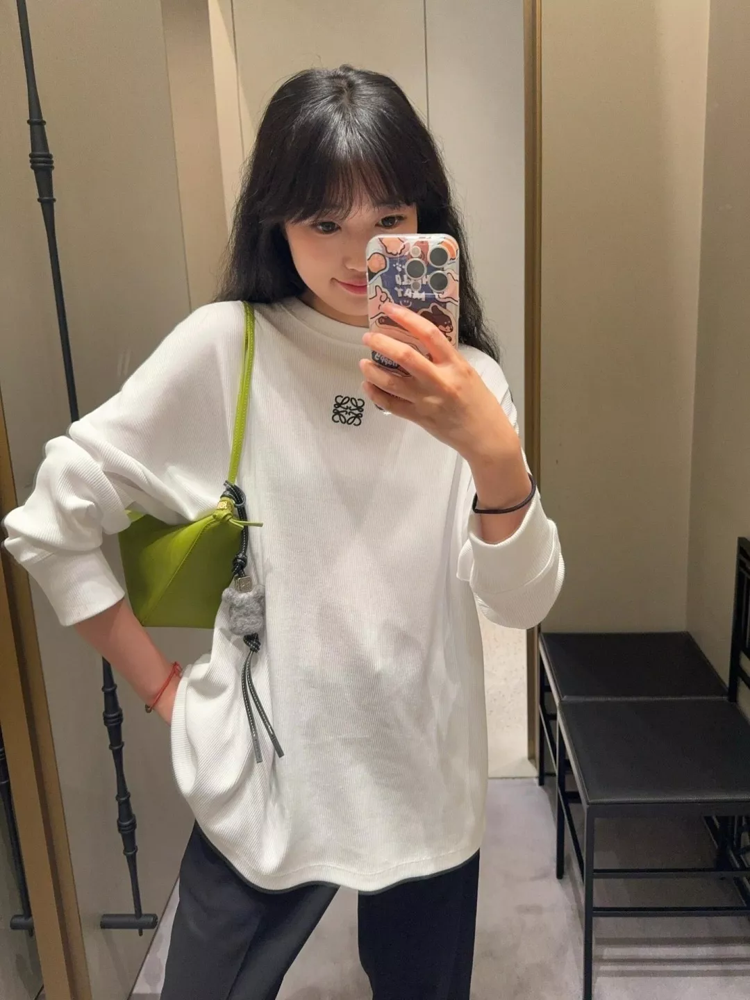 로에베 아나그램 자수 남녀공용 긴소매 티셔츠 상세 이미지 16