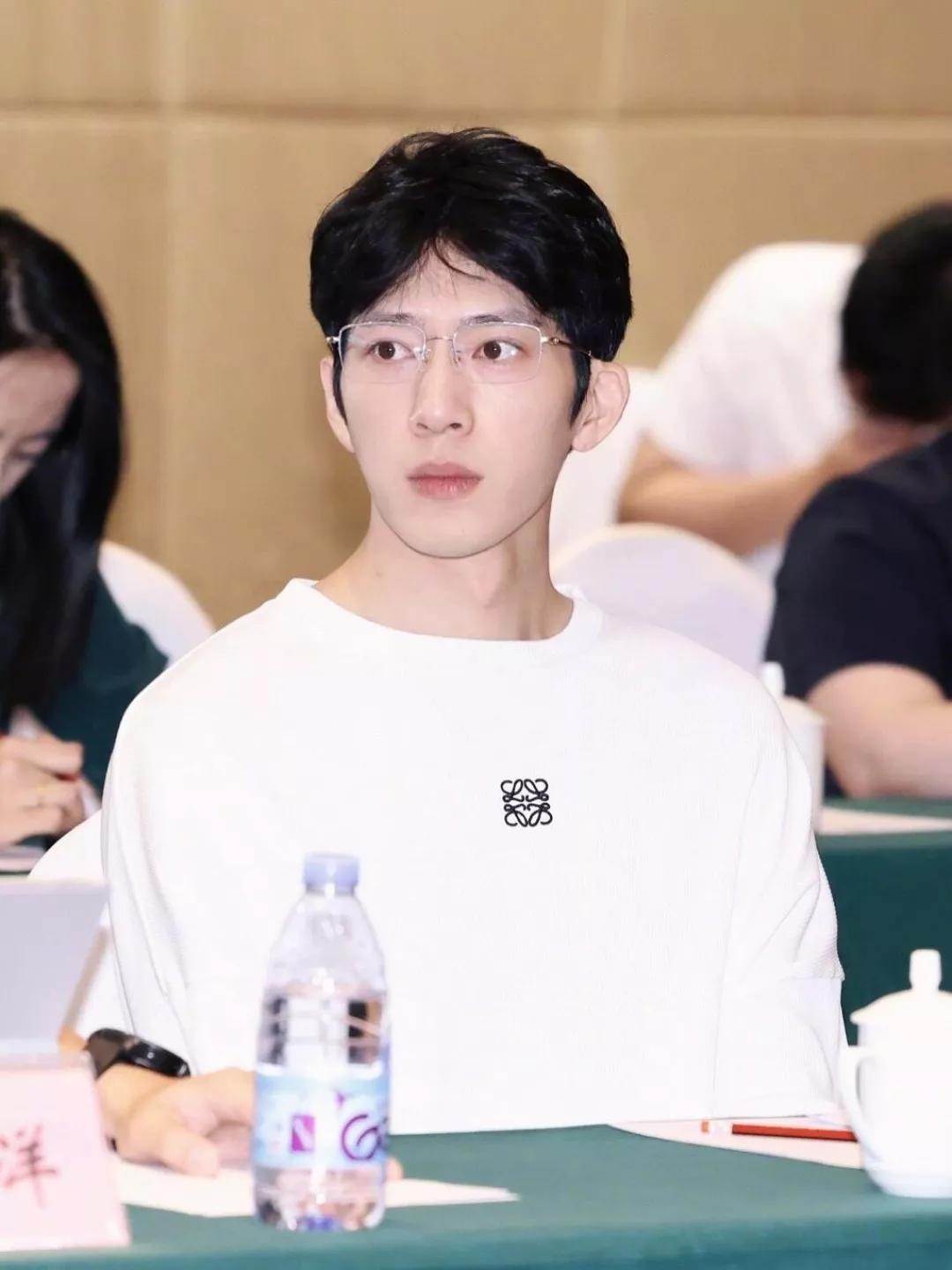 로에베 아나그램 자수 남녀공용 긴소매 티셔츠 상세 이미지 18