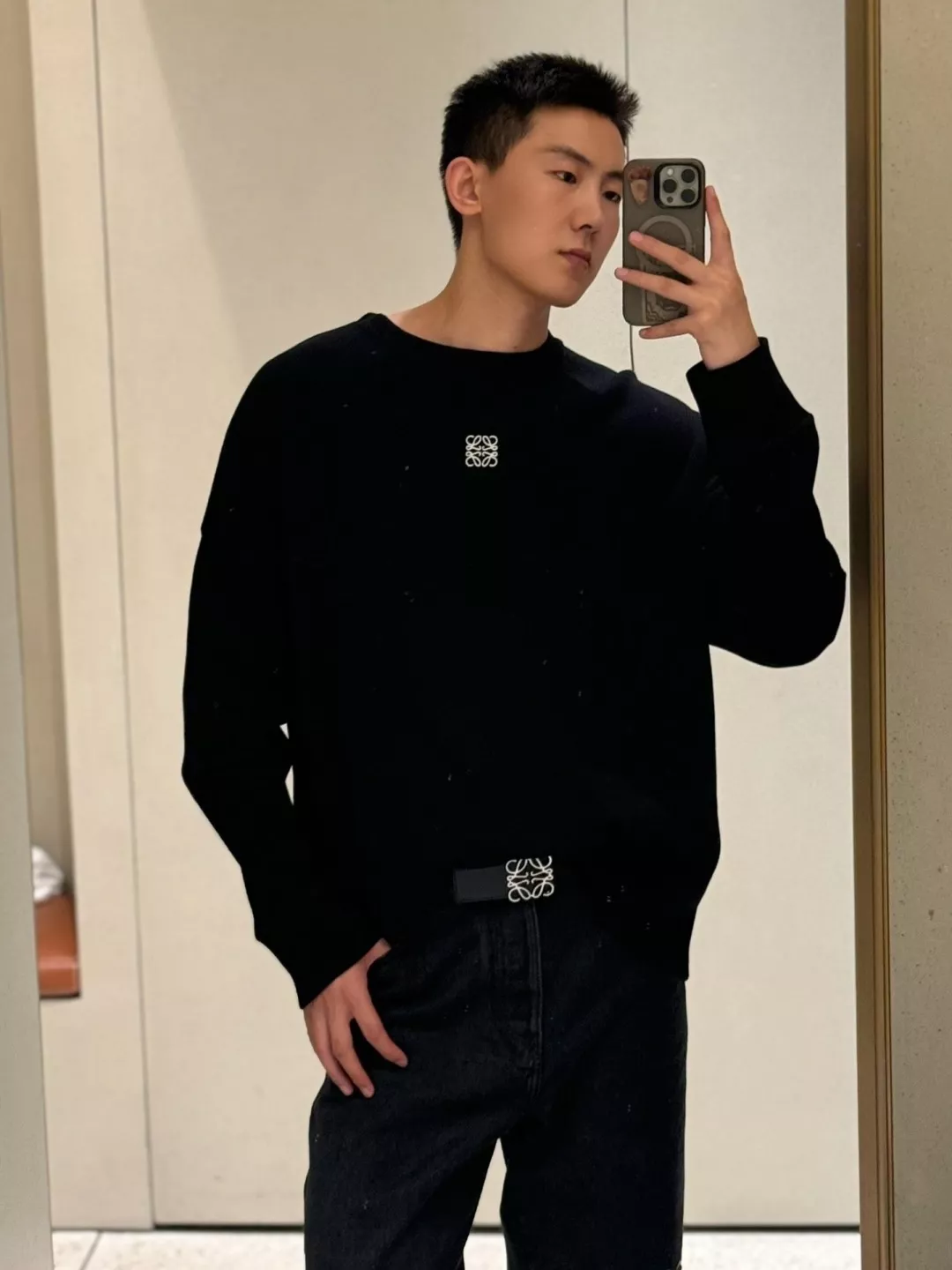 로에베 아나그램 자수 남녀공용 긴소매 티셔츠 상세 이미지 12