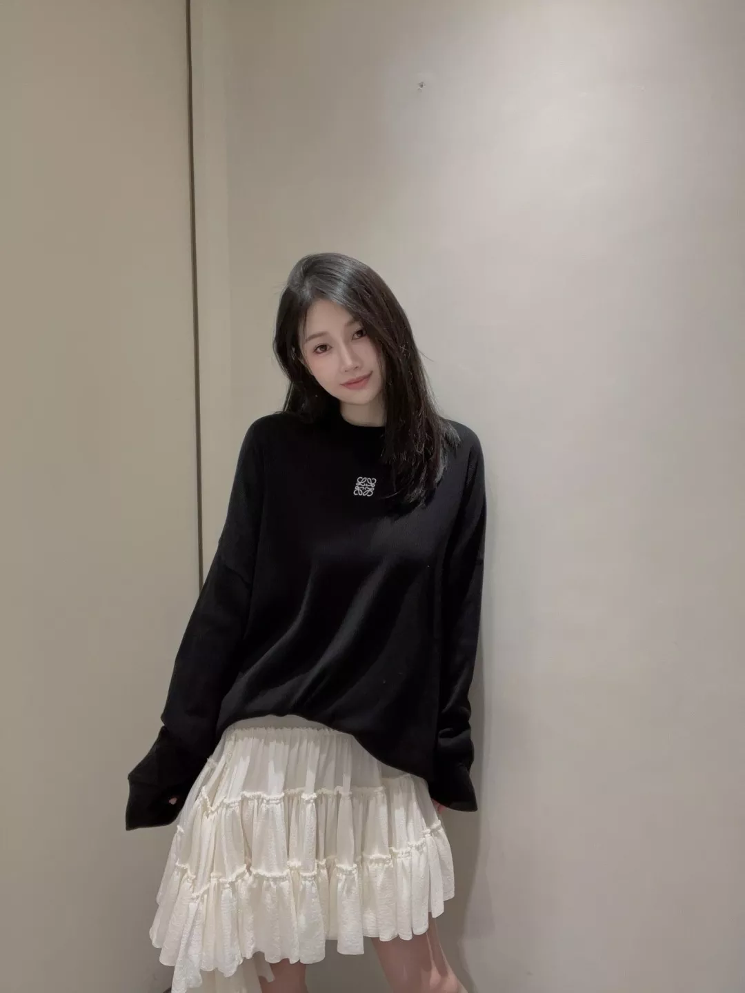 로에베 아나그램 자수 남녀공용 긴소매 티셔츠 상세 이미지 15