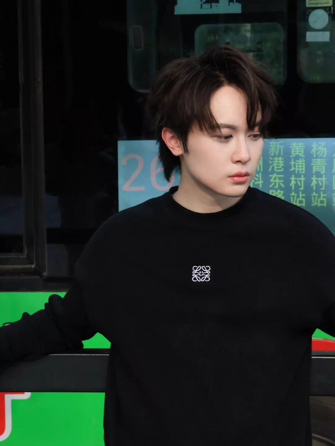 로에베 아나그램 자수 남녀공용 긴소매 티셔츠 상세 이미지 20