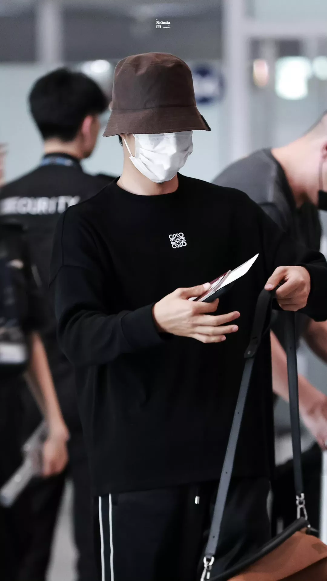 로에베 아나그램 자수 남녀공용 긴소매 티셔츠 상세 이미지 22