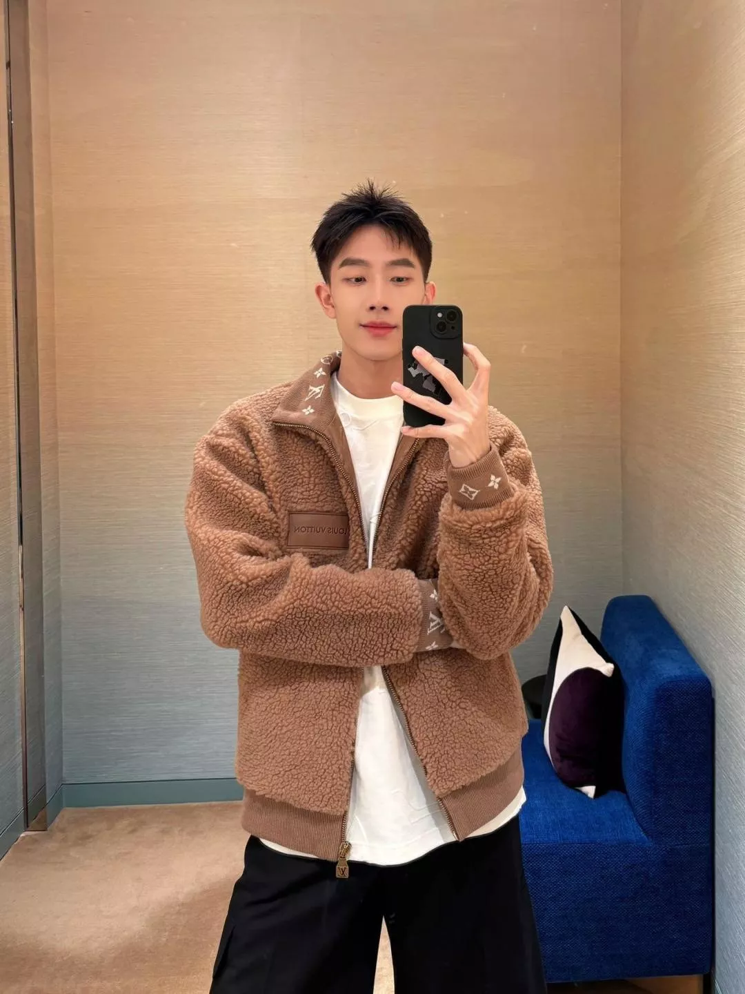루이비통 자카드 로고 플리스 남녀공용 플리스 재킷 상세 이미지 12
