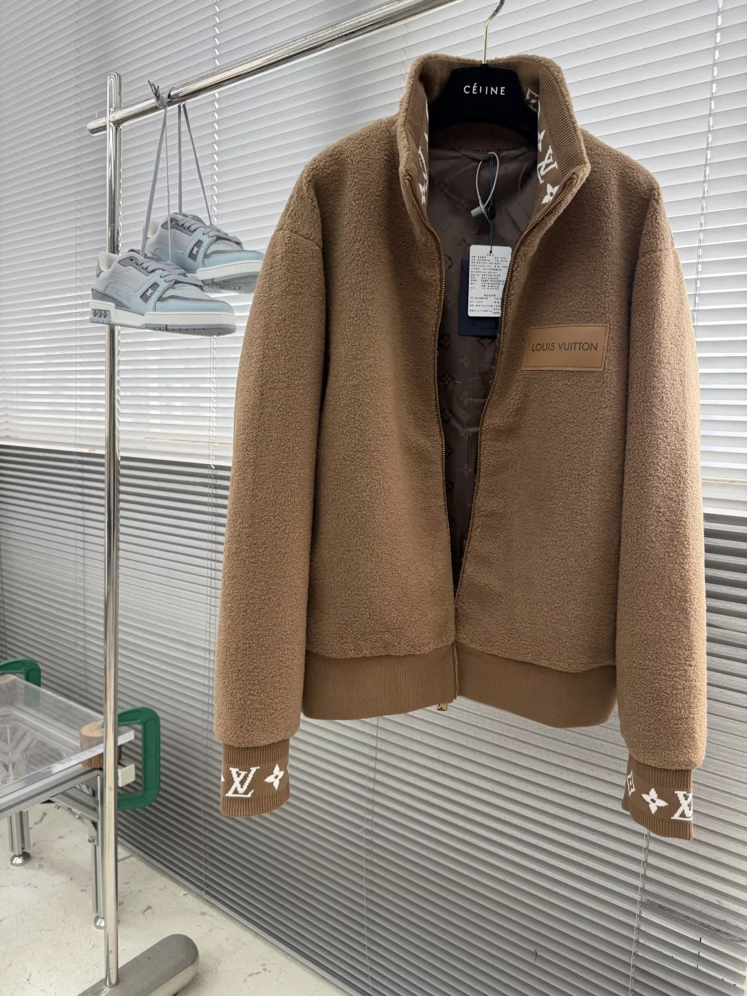 루이비통 자카드 로고 플리스 남녀공용 플리스 재킷 상세 이미지 2