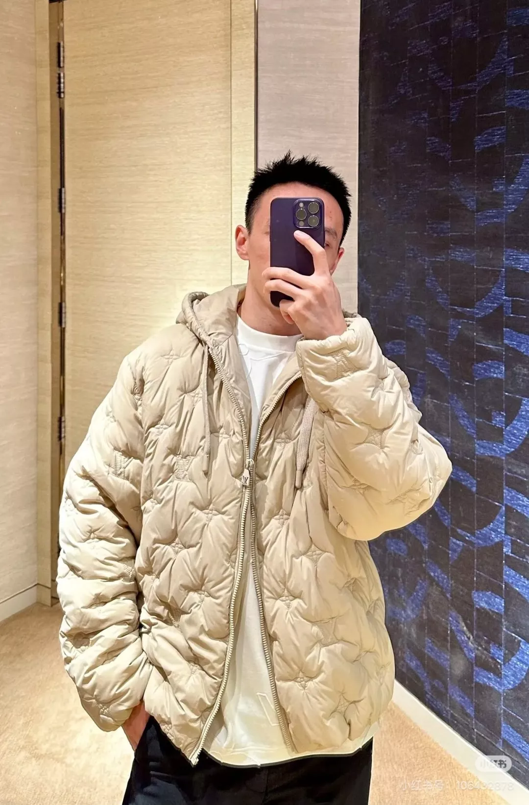 루이비통 모노그램 자수 후드 남녀공용 쇼트 패딩 상세 이미지 15