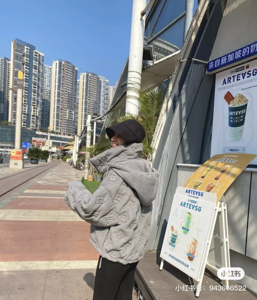루이비통 엠보 모노그램 후드 남녀공용 쇼트 패딩 상세 이미지 13