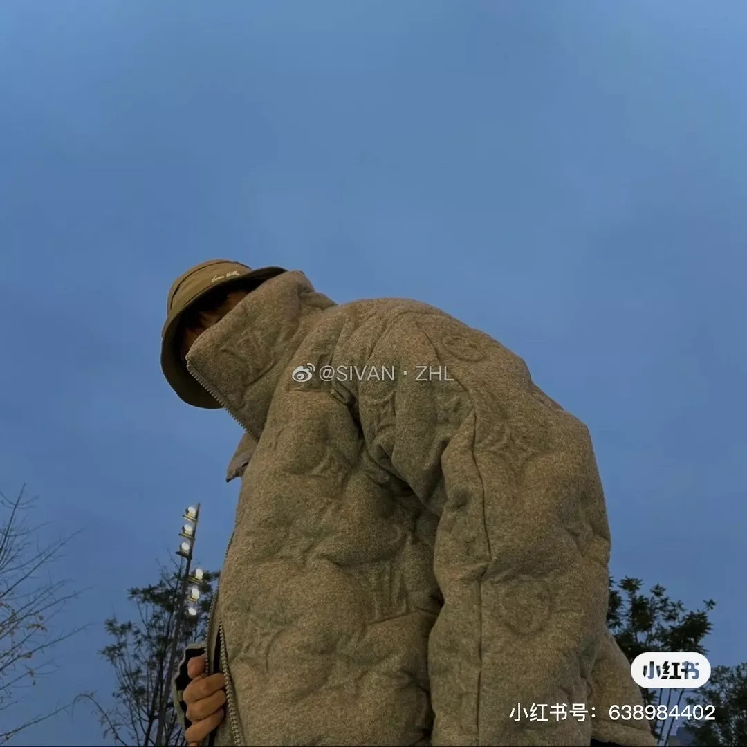 루이비통 엠보 모노그램 후드 남녀공용 쇼트 패딩 상세 이미지 16