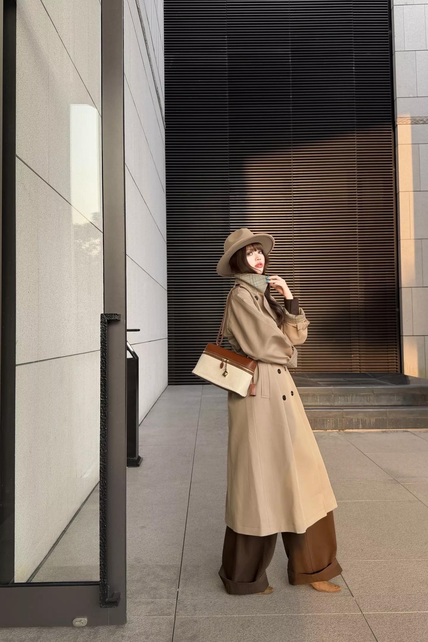 브루넬로쿠치넬리 더블 버튼 벨트 여성용 롱 코트 상세 이미지 43