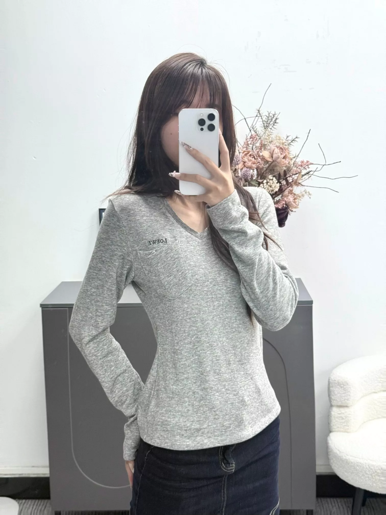 로에베 브이넥 포켓 여성용 긴소매 티셔츠 상세 이미지 12