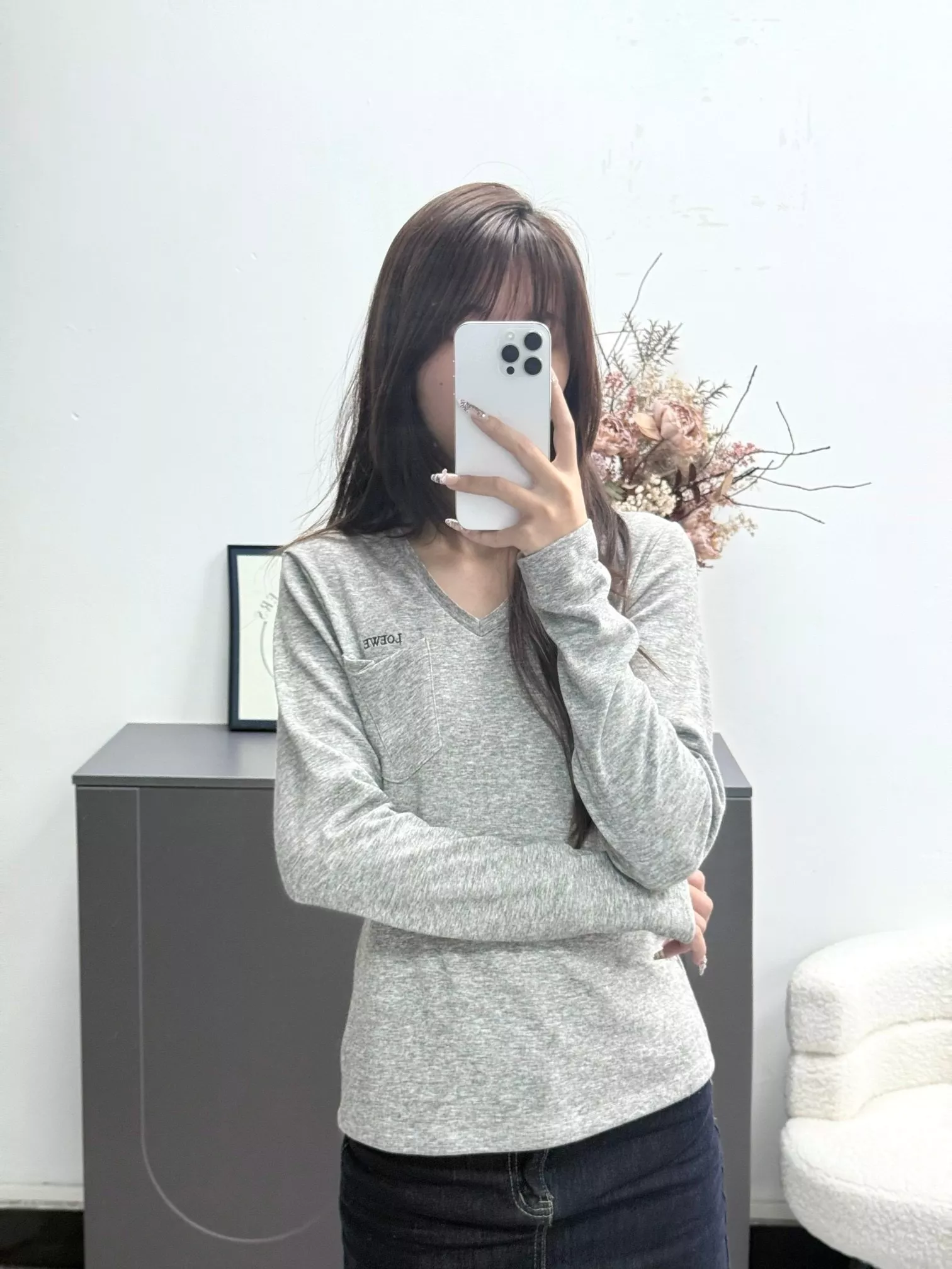 로에베 브이넥 포켓 여성용 긴소매 티셔츠 상세 이미지 13