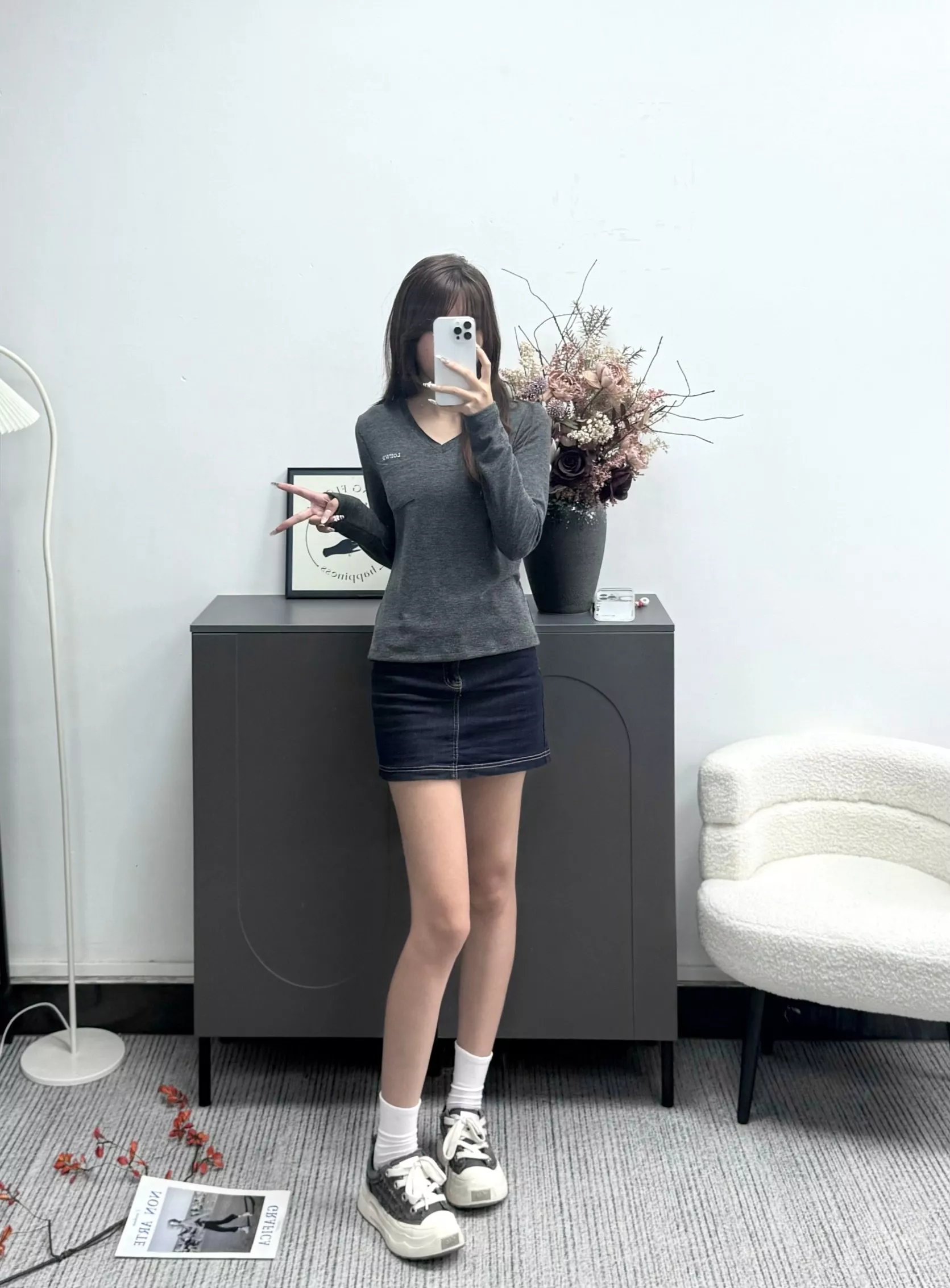로에베 브이넥 포켓 여성용 긴소매 티셔츠 상세 이미지 18