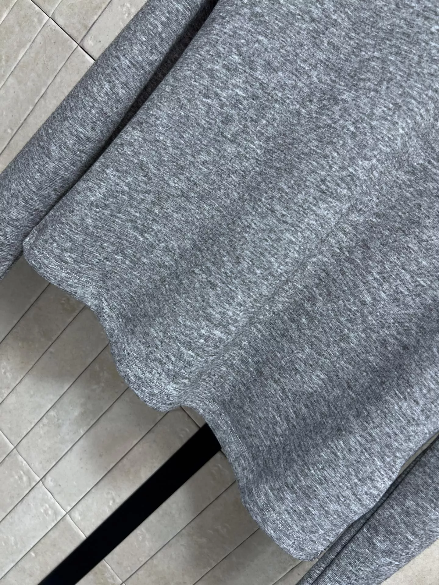 로에베 브이넥 포켓 여성용 긴소매 티셔츠 상세 이미지 3