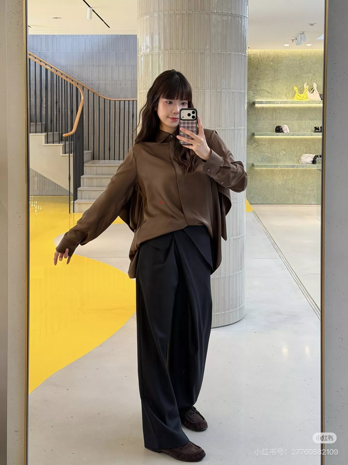 로에베 케이프 디테일 루즈핏 여성용 긴소매 셔츠 상세 이미지 19