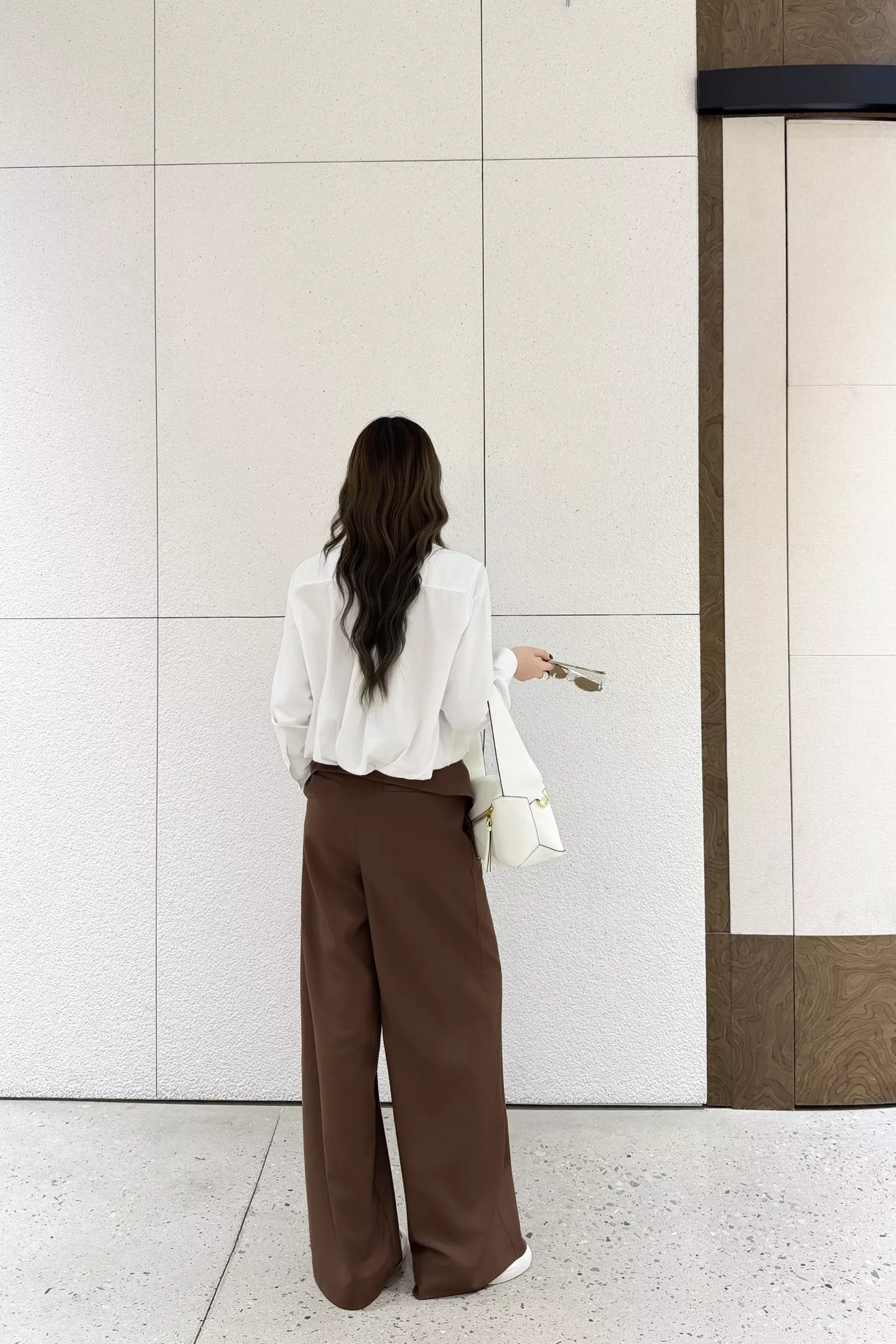 로에베 밑단 스트링 크롭 여성용 긴소매 셔츠 상세 이미지 33