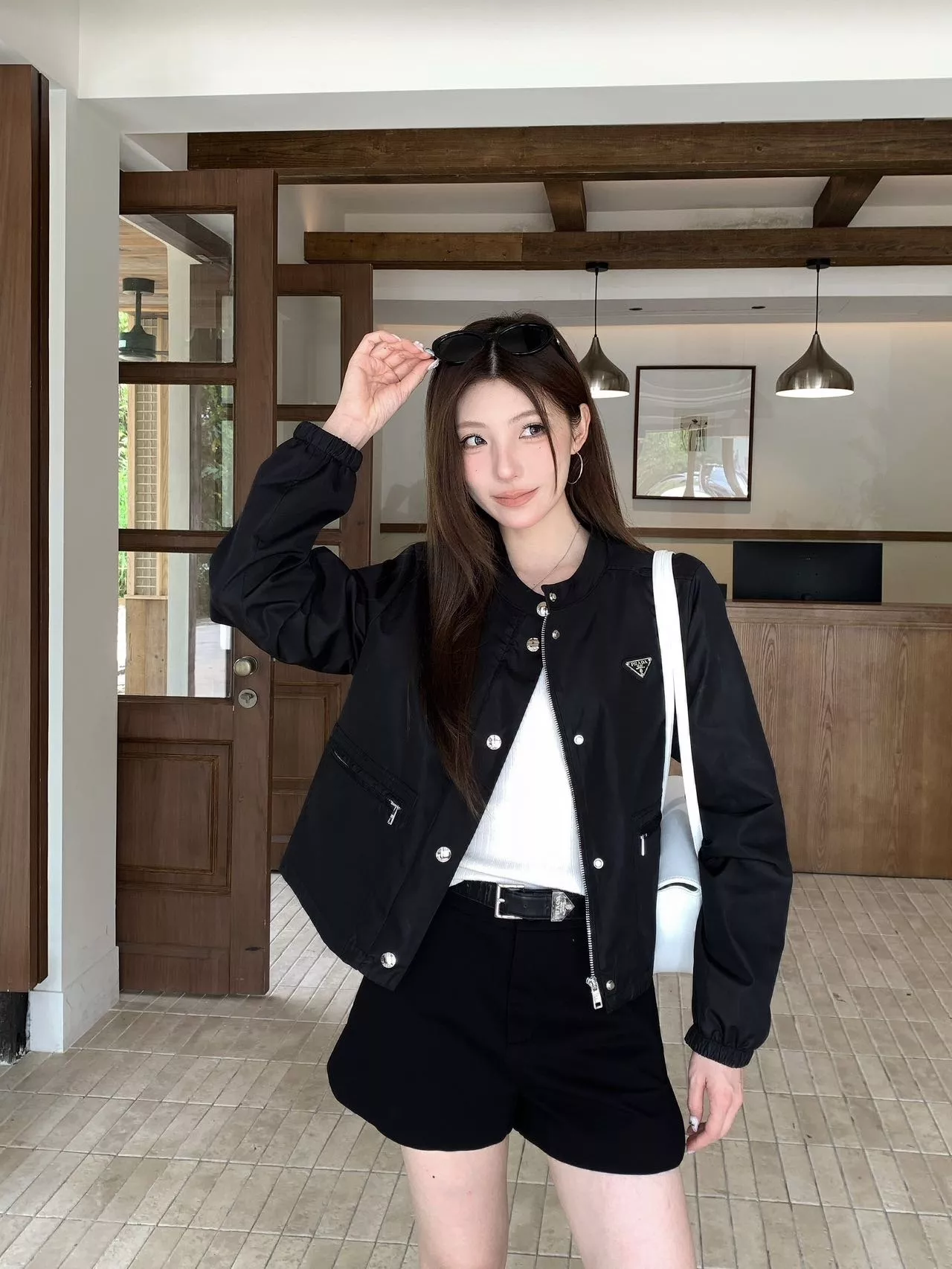 프라다 스탠드 칼라 숏 여성용 버튼 재킷 상세 이미지 13