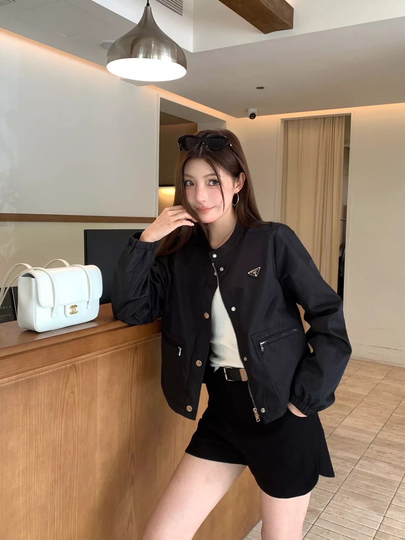 프라다 스탠드 칼라 숏 여성용 버튼 재킷 상세 이미지 17