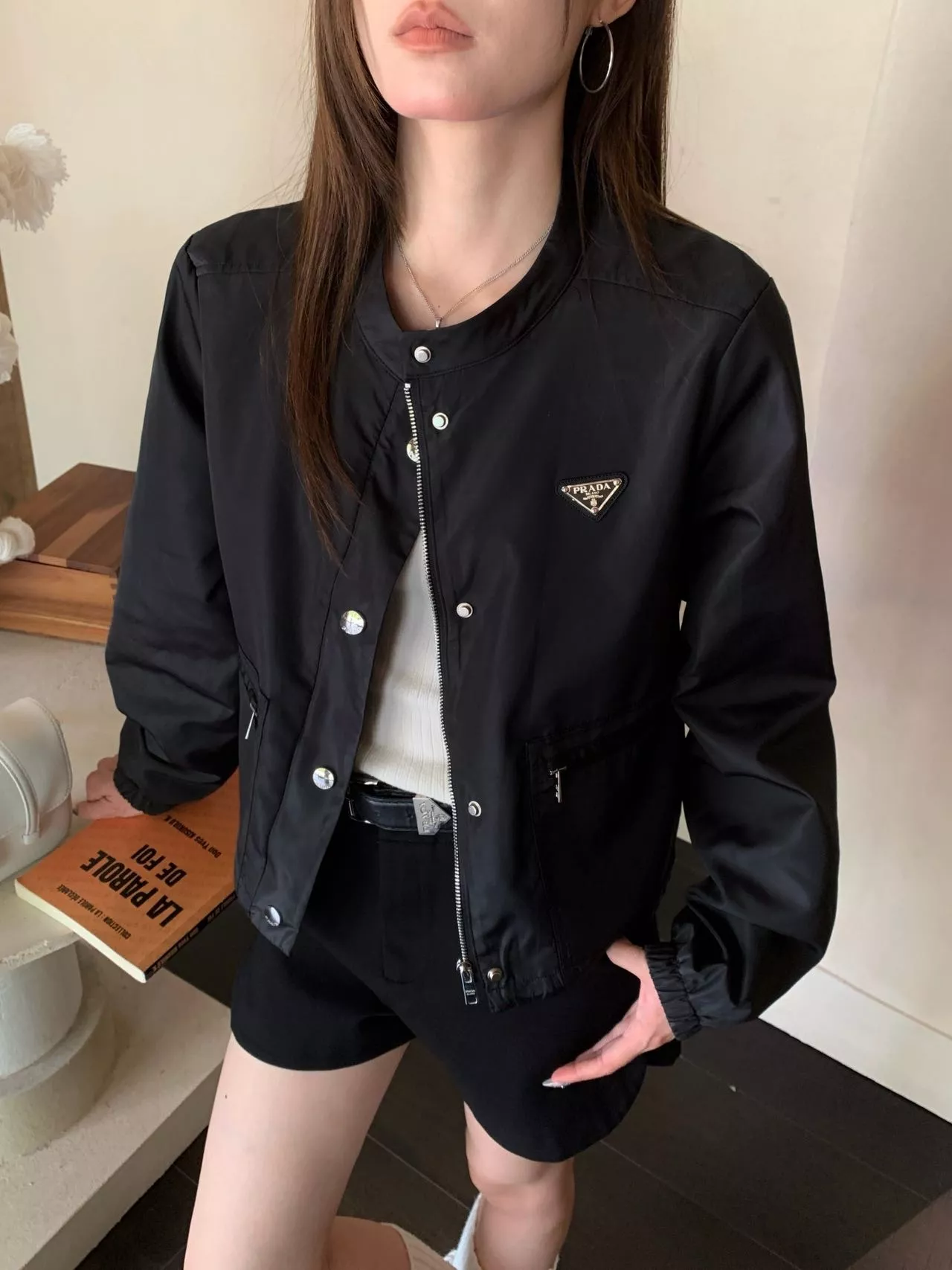 프라다 스탠드 칼라 숏 여성용 버튼 재킷 상세 이미지 19