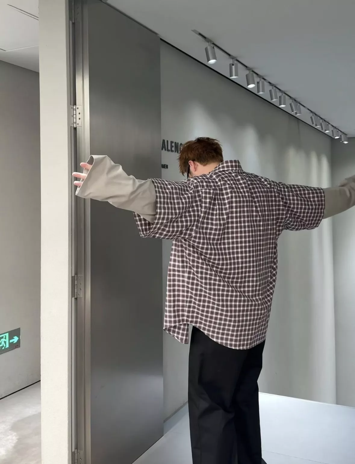 발렌시아가 체크 레이어드 남녀공용 긴소매 셔츠 상세 이미지 13
