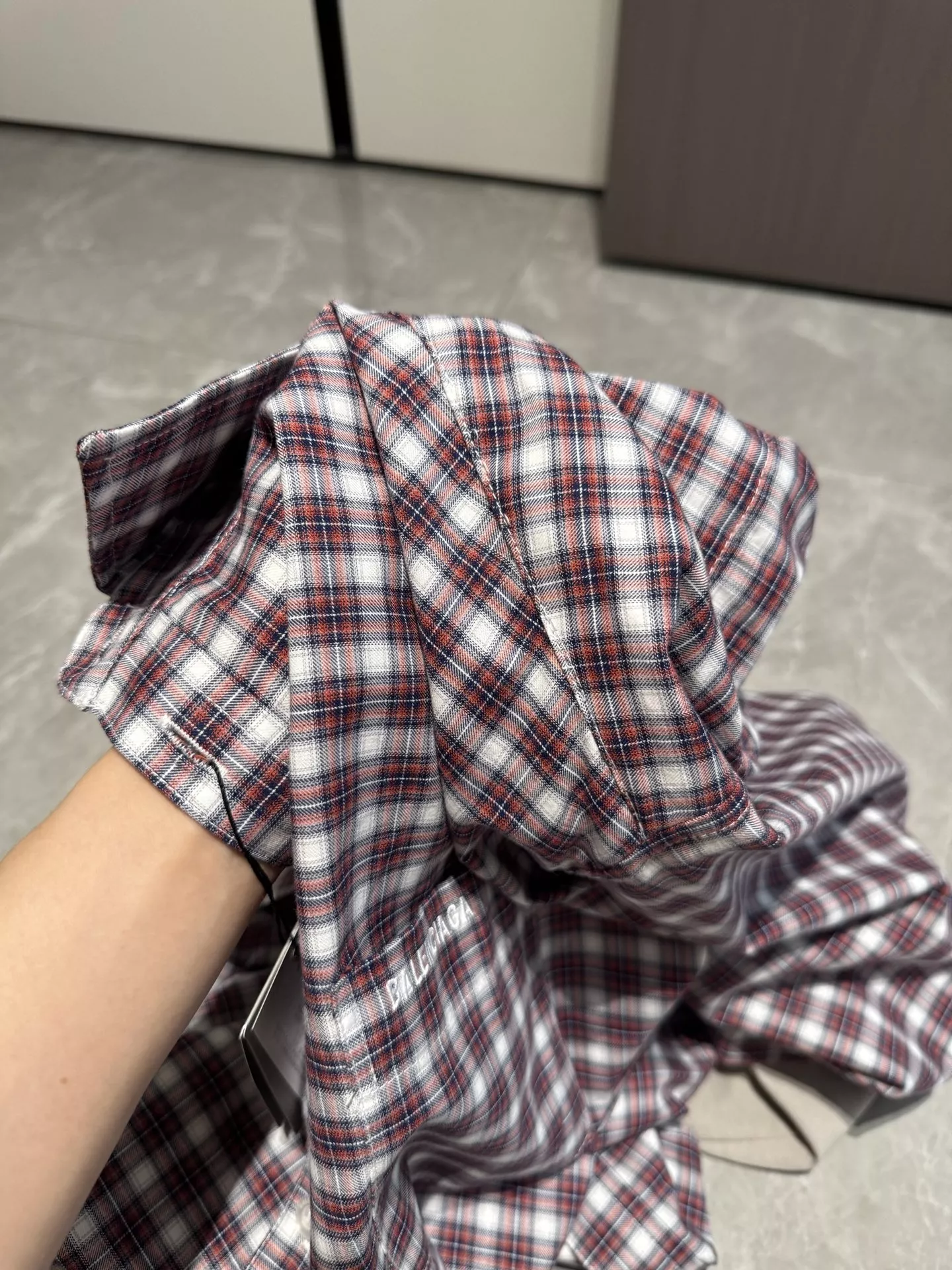 발렌시아가 체크 레이어드 남녀공용 긴소매 셔츠 상세 이미지 64