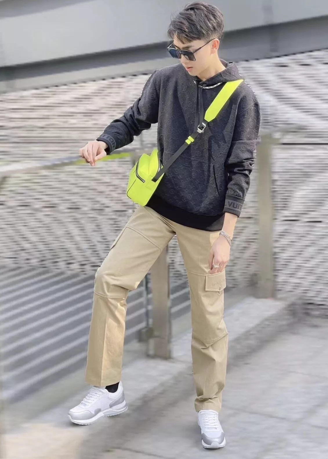 루이비통 모노그램 울 포켓 남녀공용 후드 티셔츠 상세 이미지 25