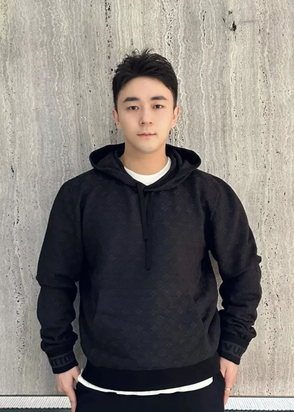 루이비통 모노그램 울 포켓 남녀공용 후드 티셔츠 상세 이미지 29