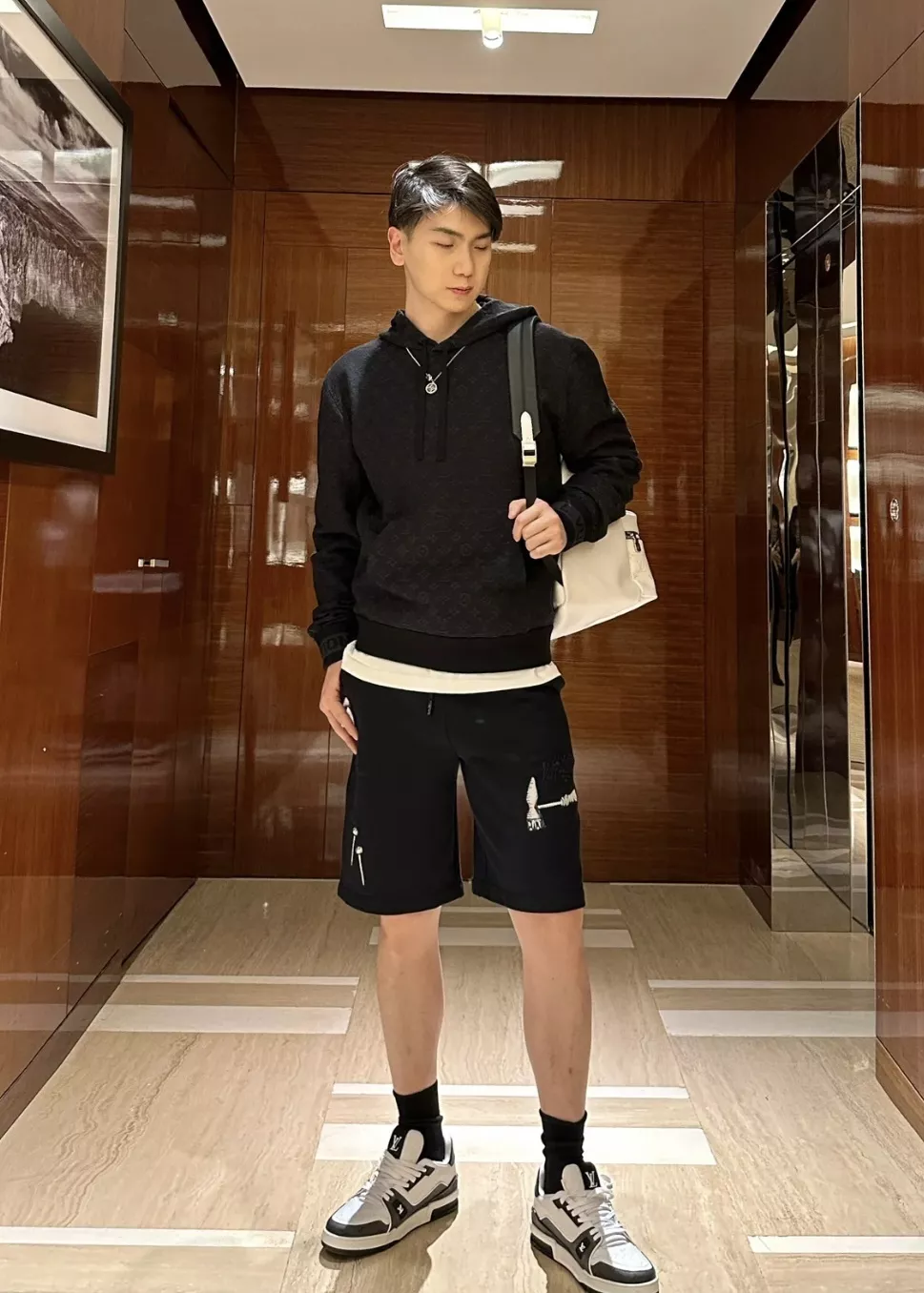 루이비통 모노그램 울 포켓 남녀공용 후드 티셔츠 상세 이미지 32