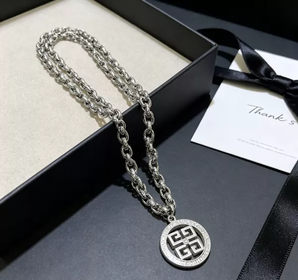 지방시 복고풍 펜던트 체인 목걸이
