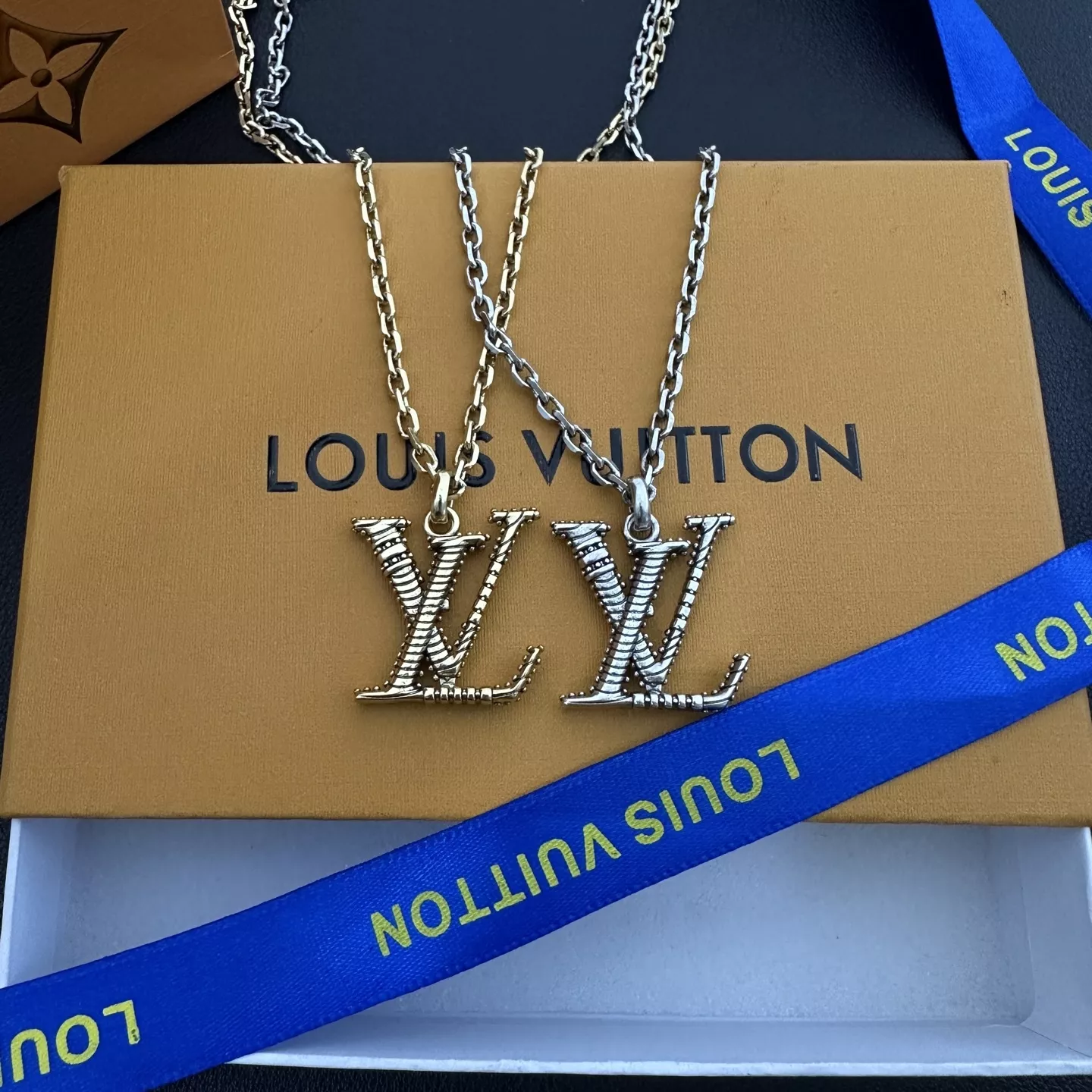 루이비통 LV 이니셜 펜던트 목걸이 상세 이미지 1