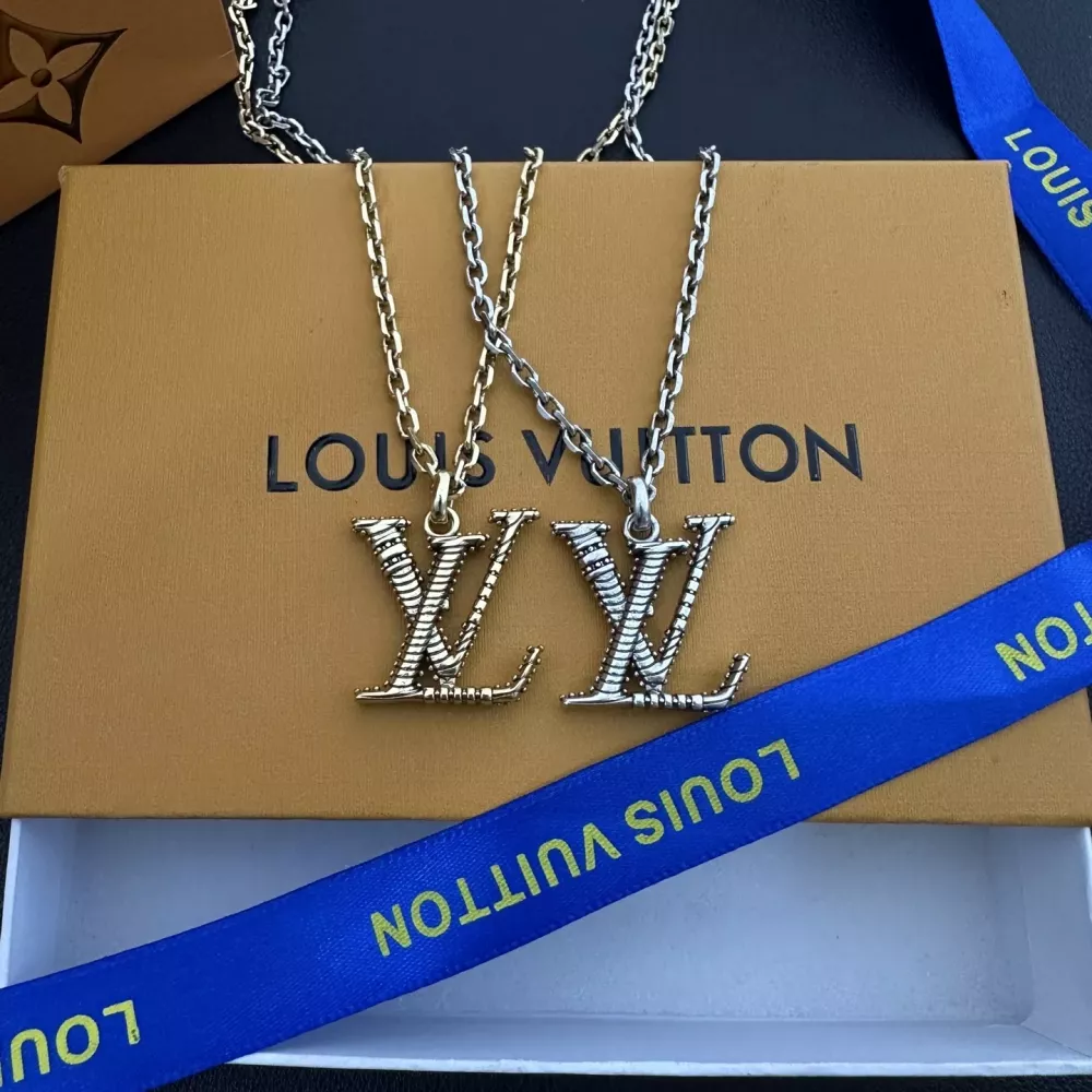 루이비통 LV 이니셜 펜던트 목걸이