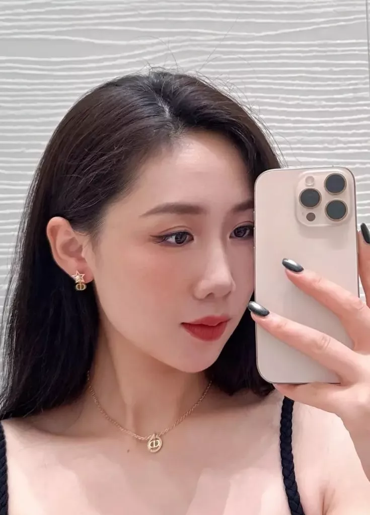 디올 CD 레터 장식 펜던트 귀걸이 상세 이미지 5