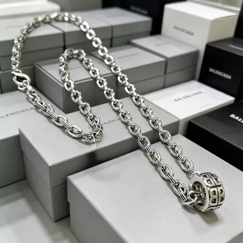 발렌시아가 복고풍 체인 장식 목걸이