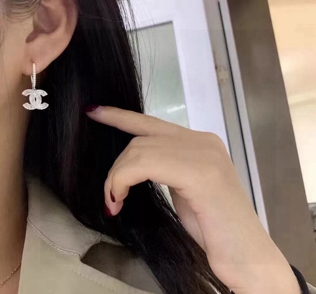샤넬 로고 드롭 실버톤 귀걸이 상세 이미지 6