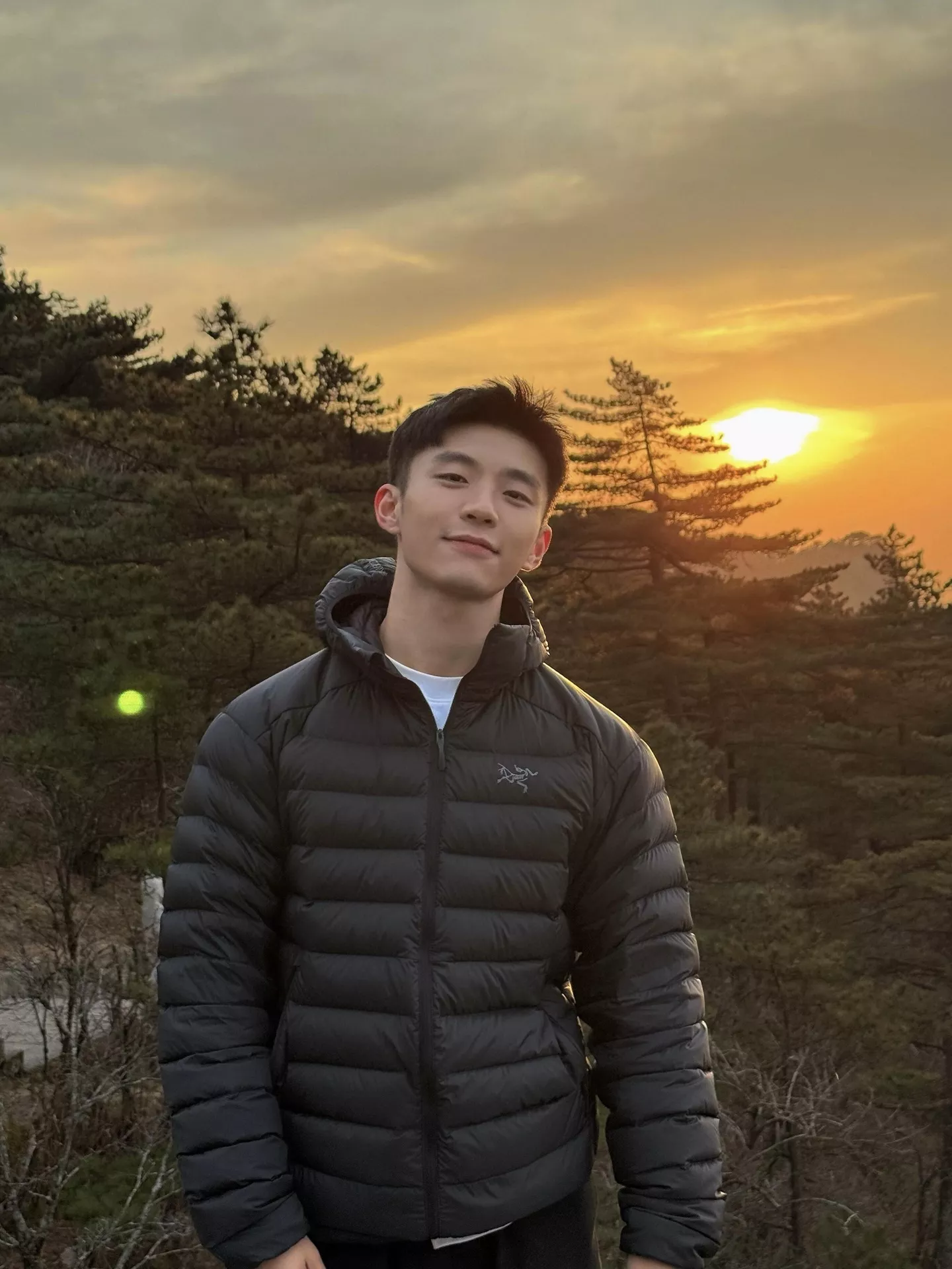 아크테릭스 후드 경량 구스다운 남녀공용 쇼트 패딩 상세 이미지 53