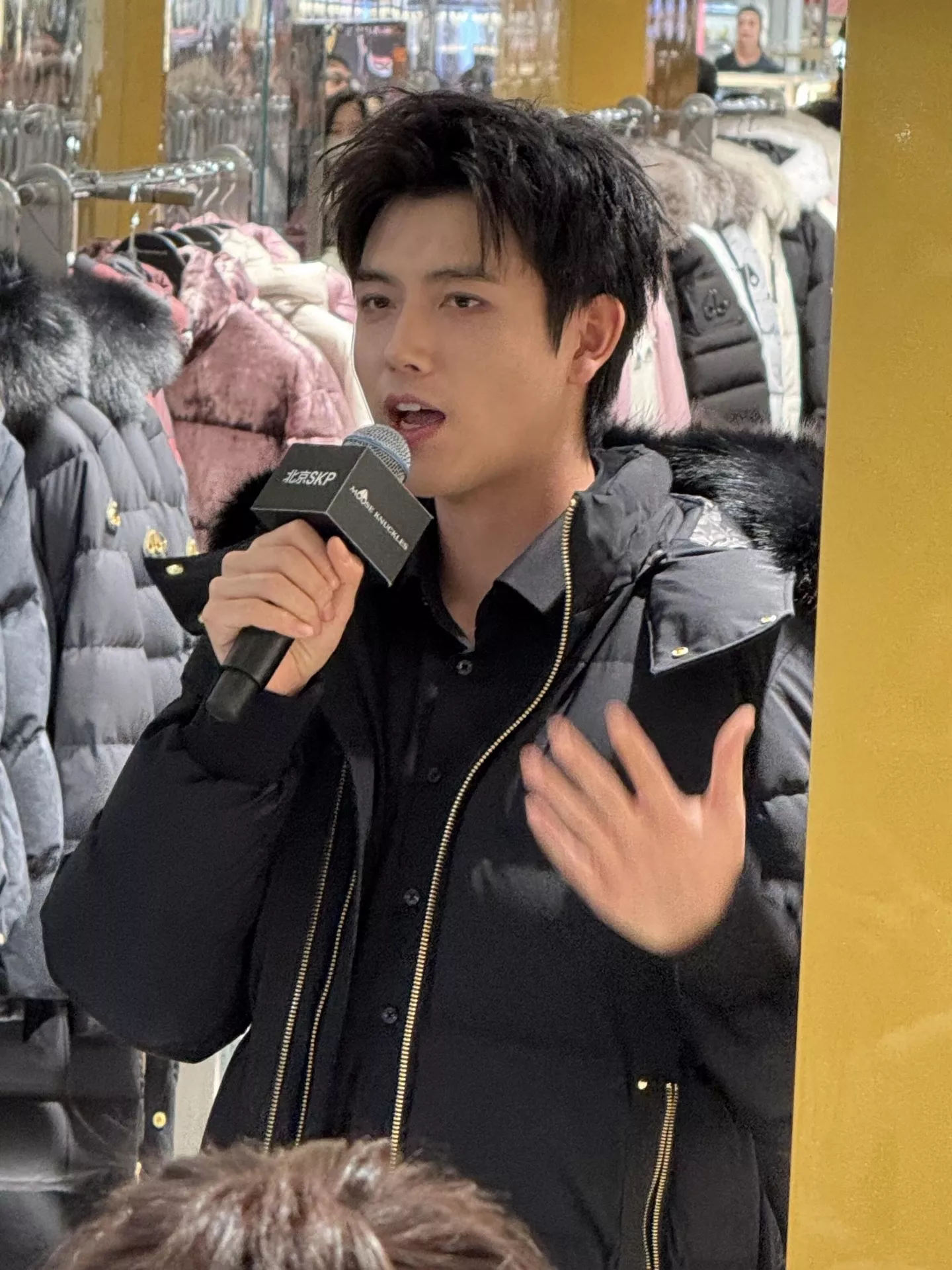 무스너클 두툼한 봄버 스타일 남녀공용 쇼트 패딩 상세 이미지 23