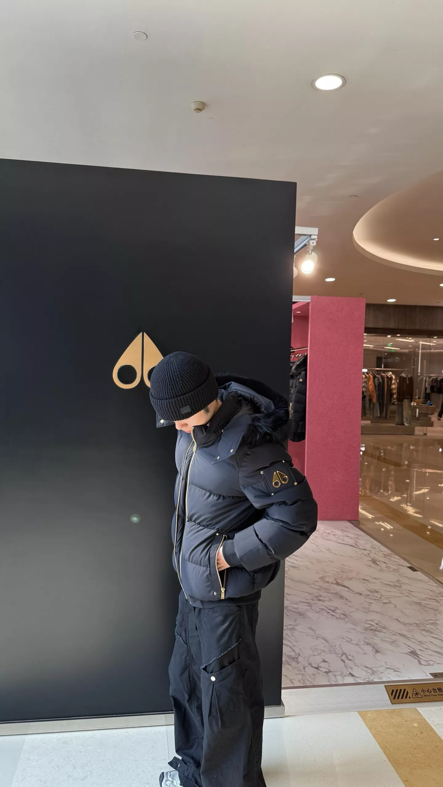 무스너클 두툼한 봄버 스타일 남녀공용 쇼트 패딩 상세 이미지 28