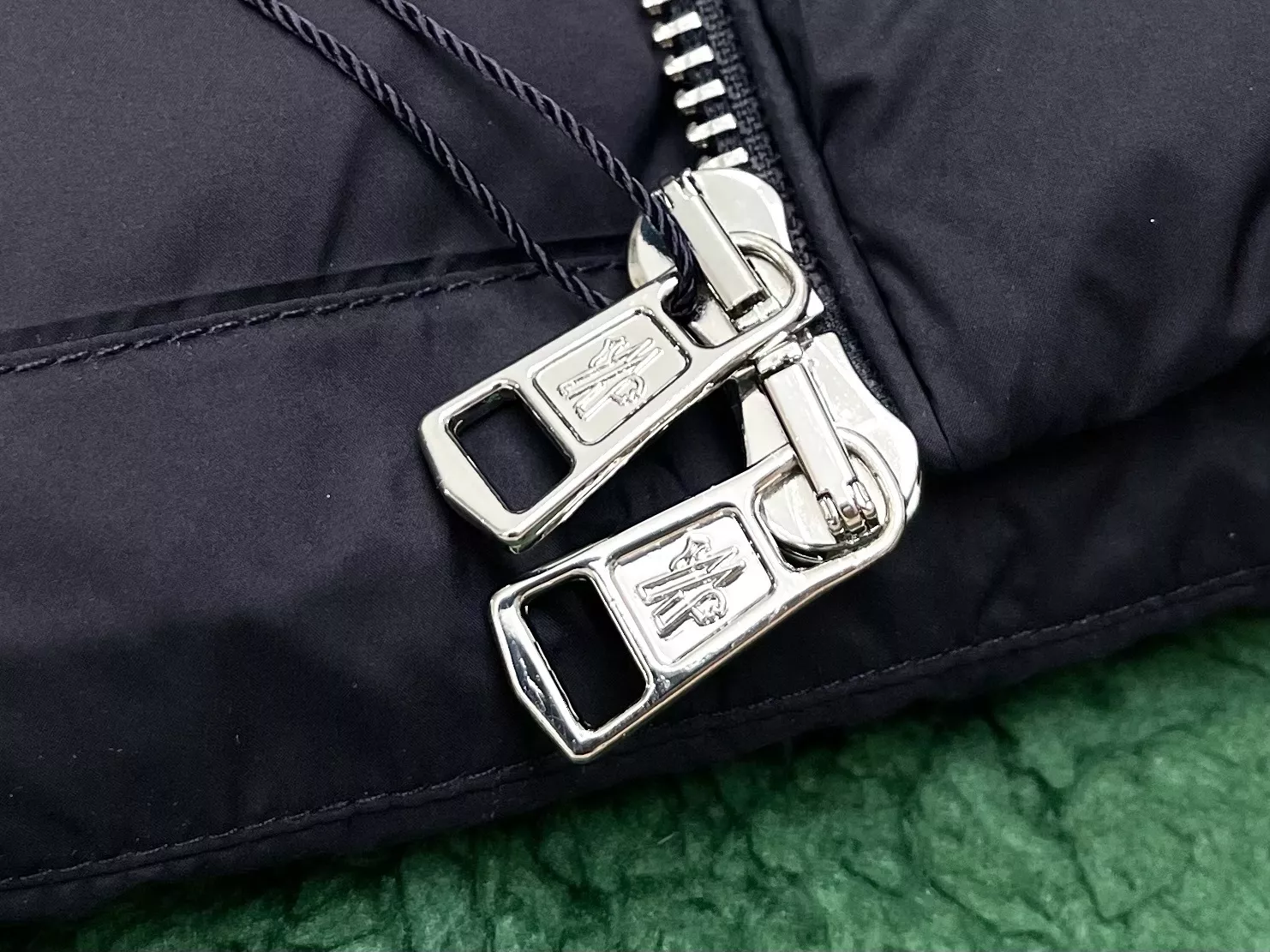 몽클레어 후드 쇼트 패딩 남녀공용 쇼트 패딩 상세 이미지 26