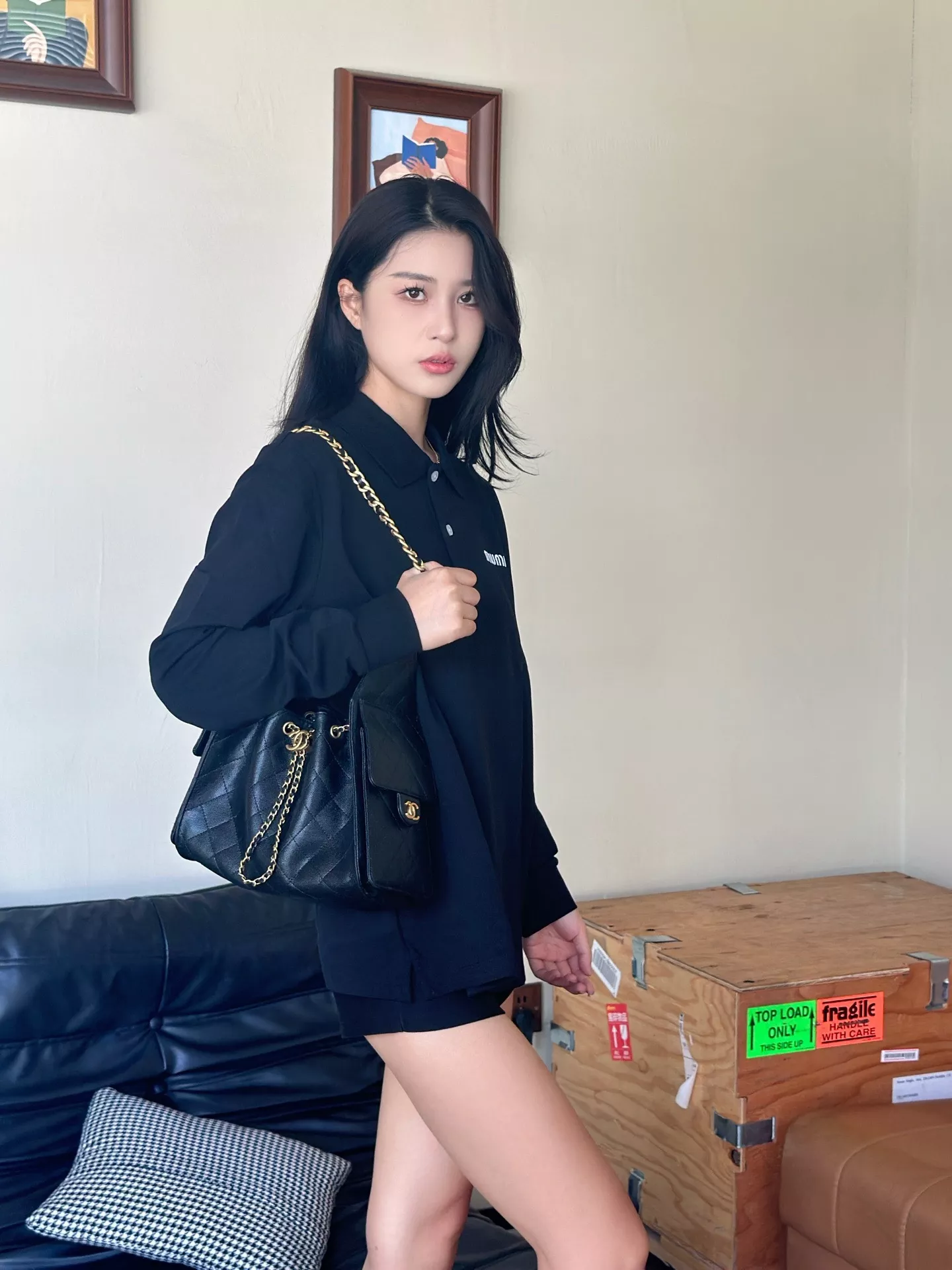 미우미우 클래식 자수 로고 남녀공용 긴소매 티셔츠 상세 이미지 13