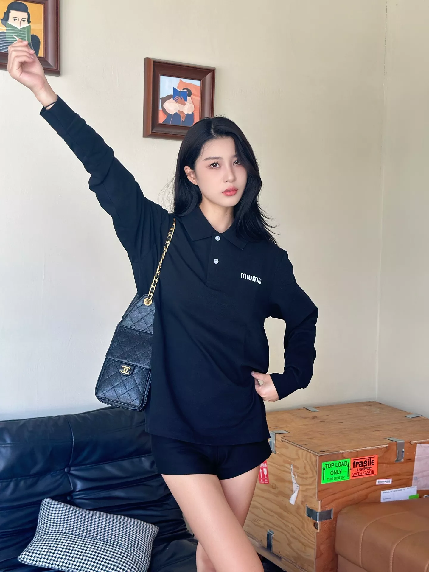 미우미우 클래식 자수 로고 남녀공용 긴소매 티셔츠 상세 이미지 17