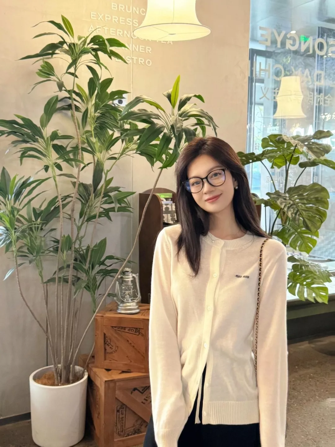 미우미우 자수 로고 울혼방 여성용 긴소매 가디건 상세 이미지 12