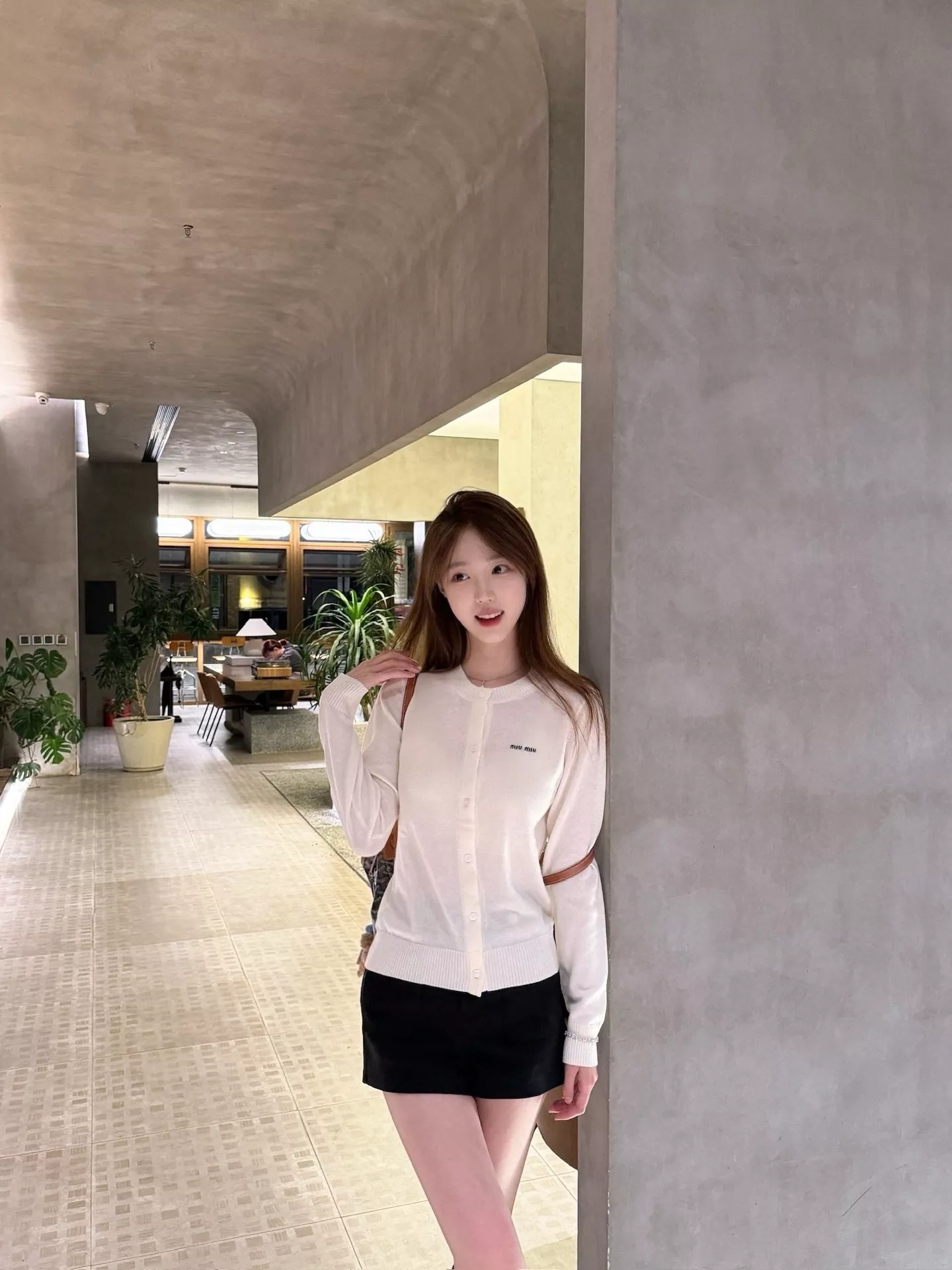 미우미우 자수 로고 울혼방 여성용 긴소매 가디건 상세 이미지 17