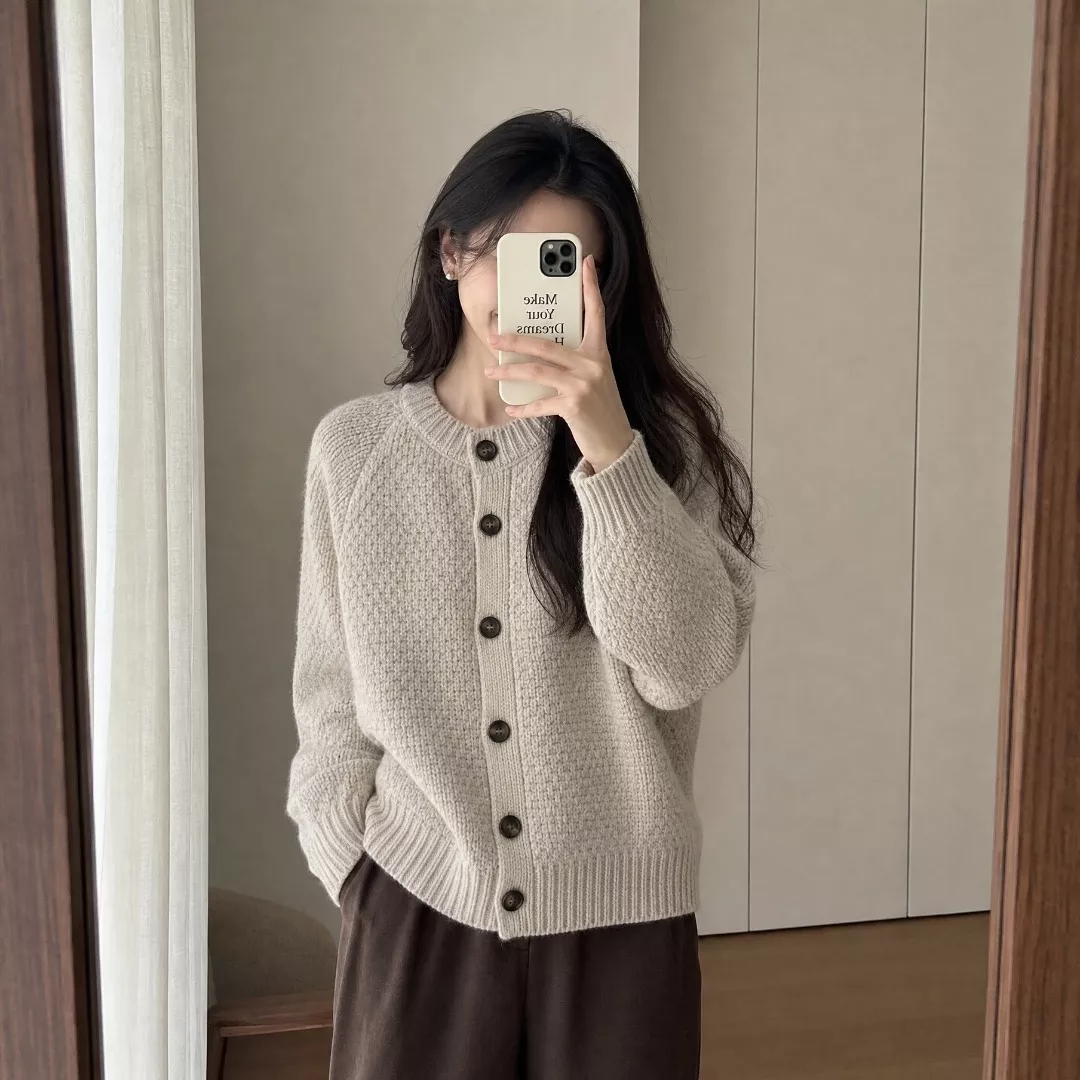 로로피아나 허니콤 케이블 원목단추 남녀공용 긴소매 가디건 상세 이미지 13