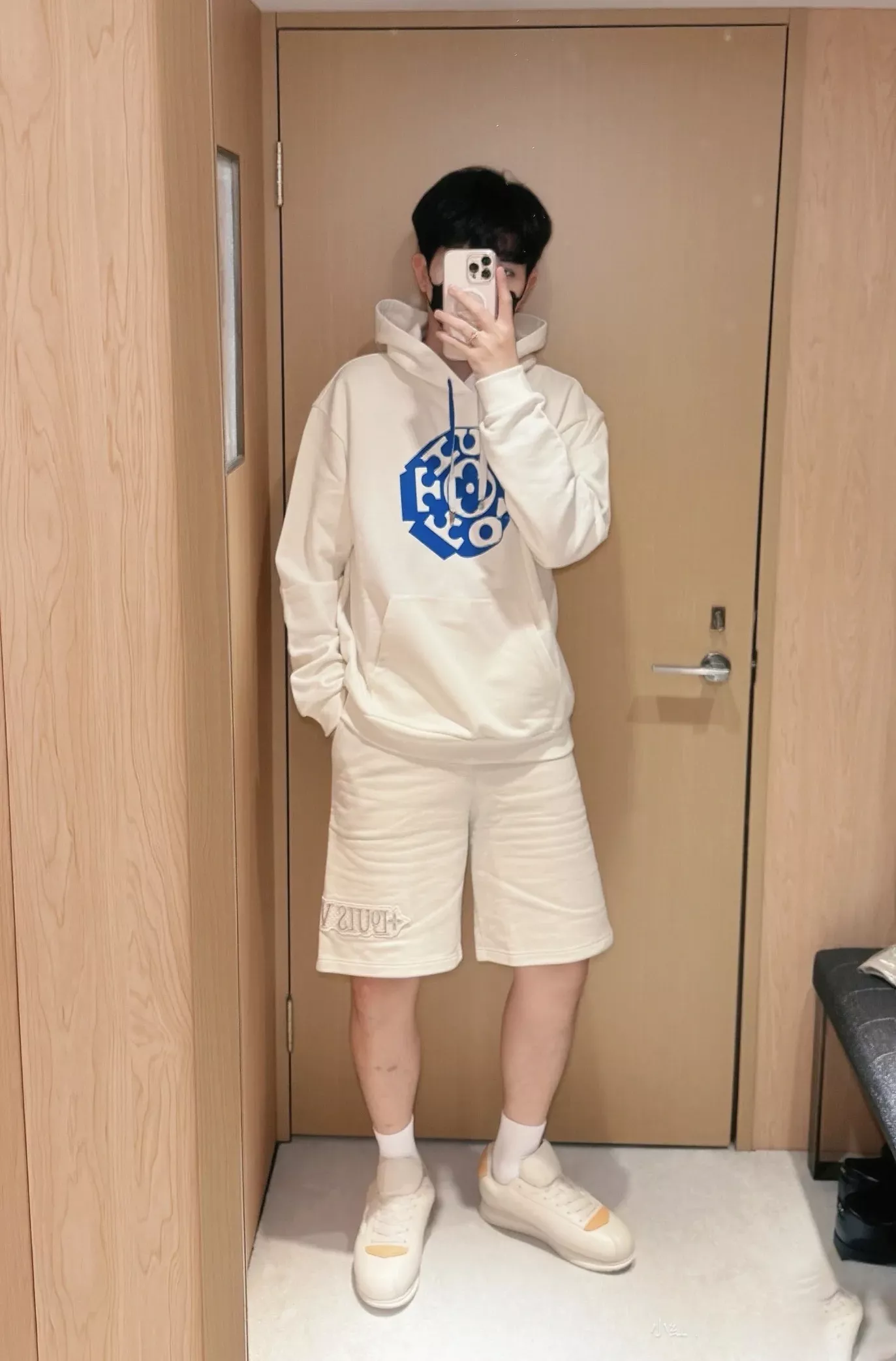 루이비통 입체 플라워 프린트 남녀공용 후드 티셔츠 상세 이미지 14