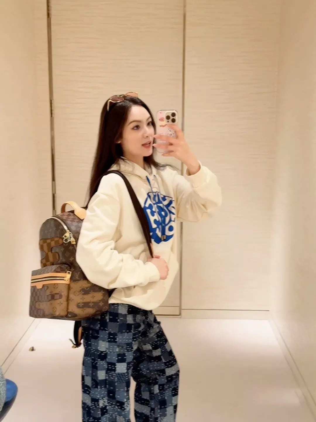 루이비통 입체 플라워 프린트 남녀공용 후드 티셔츠 상세 이미지 15