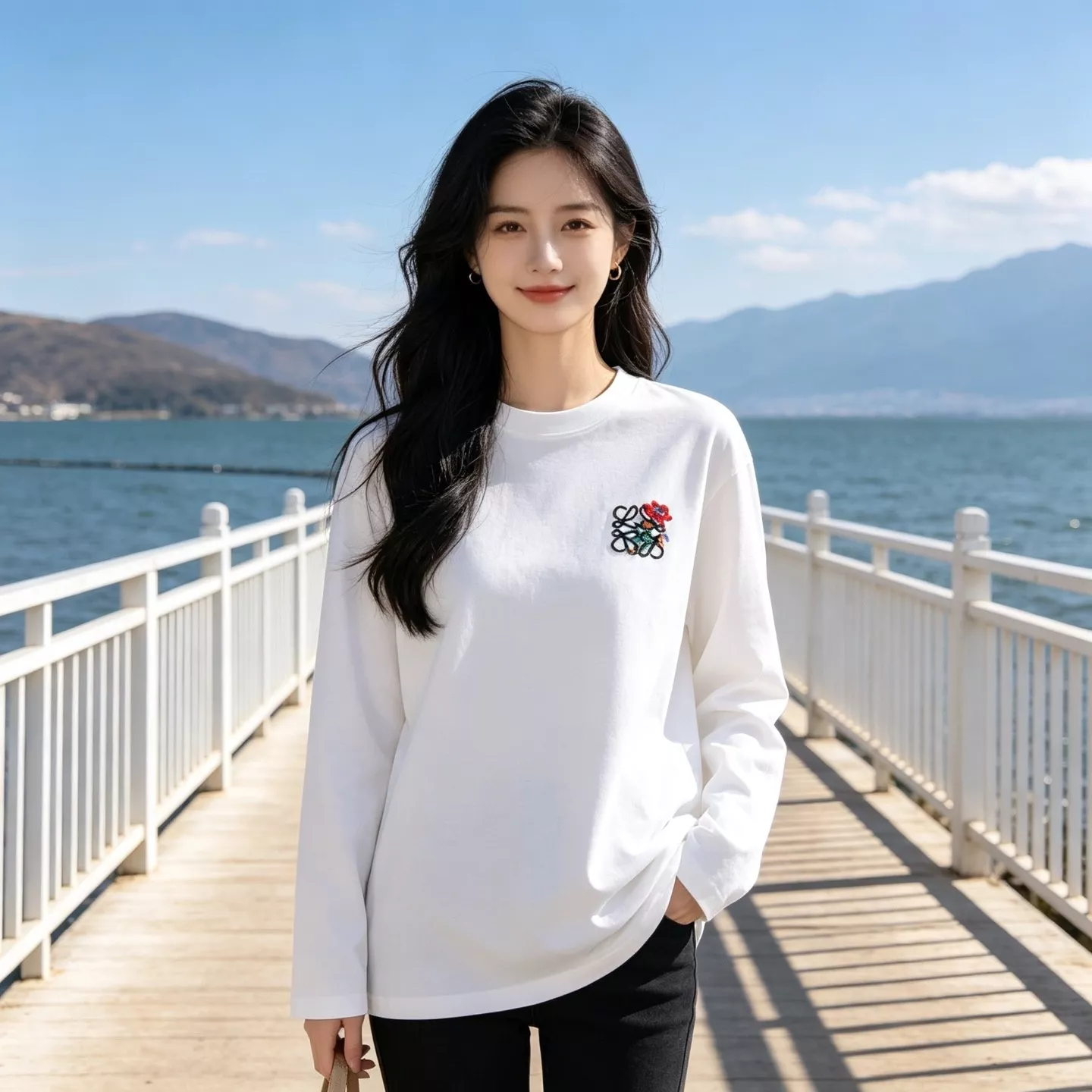 로에베 플라워 자수 로고 남녀공용 긴소매 티셔츠 상세 이미지 11